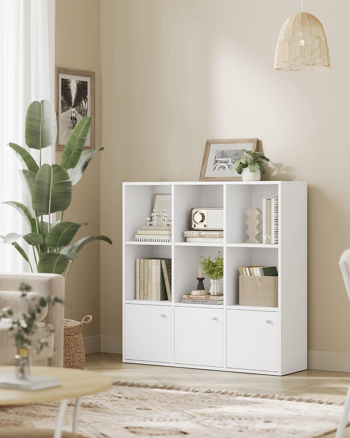 Bibliothèque, Étagère sur 3 Niveaux, Meuble de Rangement, avec 3 Placards en Bas, 29 x 97,5 x 97,5 cm, pour Salon, Bureau, Salle à Manger, Blanc Nuage LBC33WT