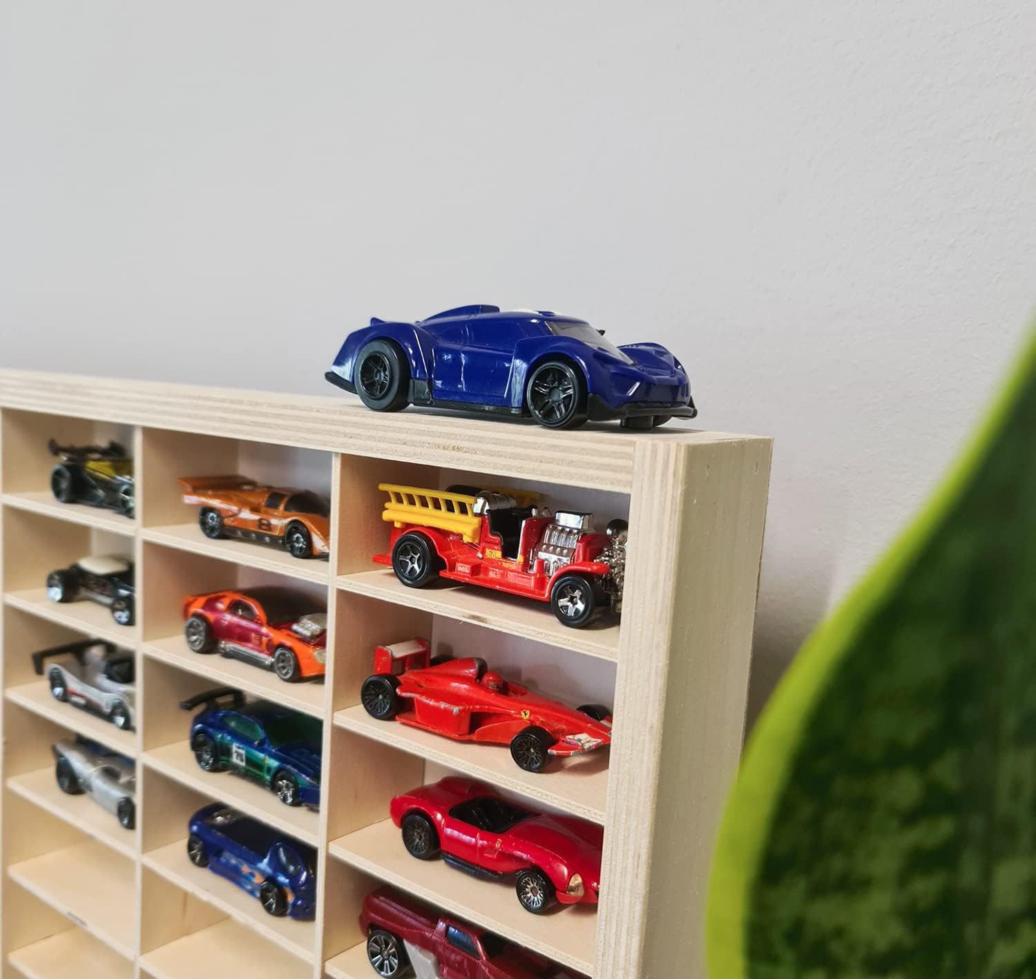 Étagère en bois pour voitures jouets 80 compartiments - Étagère murale pour chambre d'enfant - Empilable et réglable - Vitrine collector en bois - Boîte de présentation en bois pour votre